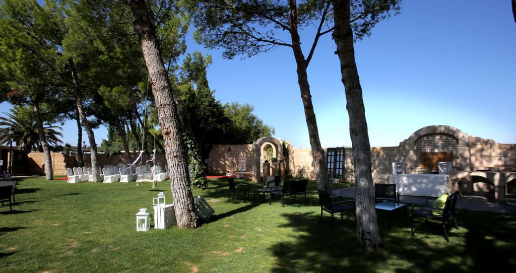 Finca de bodas Arcos. Jardines Hotel Castillo Bonavia-Zaragoza
