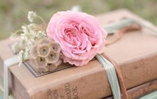 boda-shabby-chic-detalles-decoracion-libros