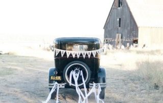 coche antiguo novios