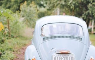 coche antiguo novios-5