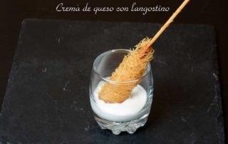 Aperitivos de boda. Crema queso con langostinos