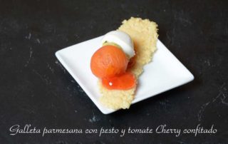 Aperitivos de boda. Galleta parmesana con pesto