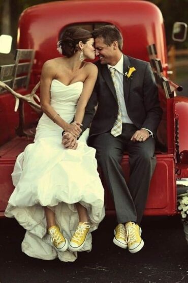 Novias en zapatillas converse